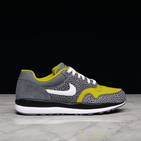 nike air safari se flint grey