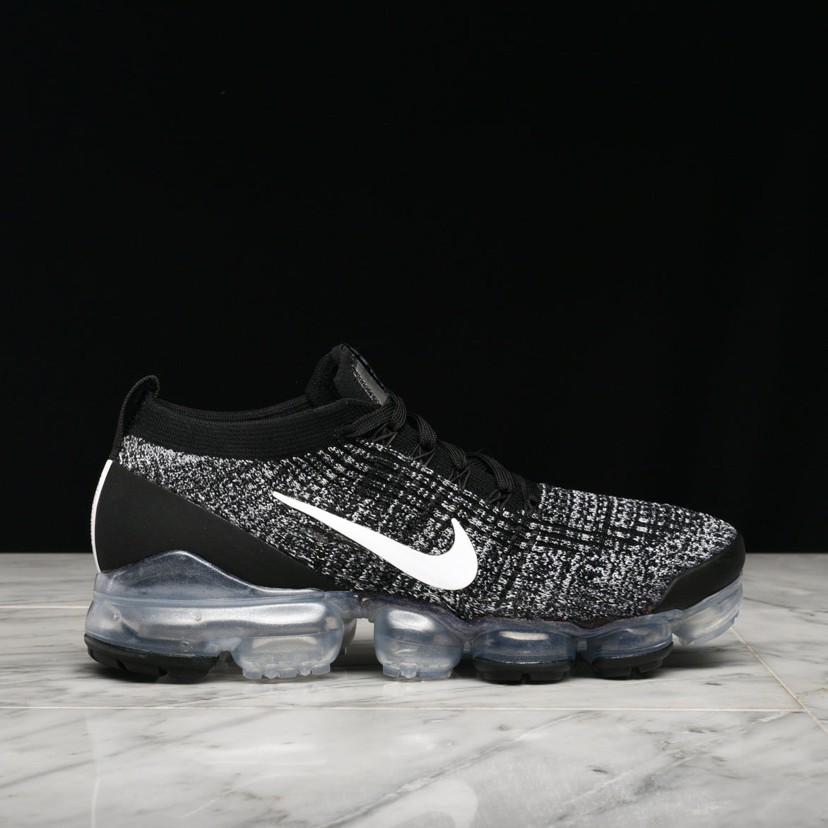 vapormax 3 black and white