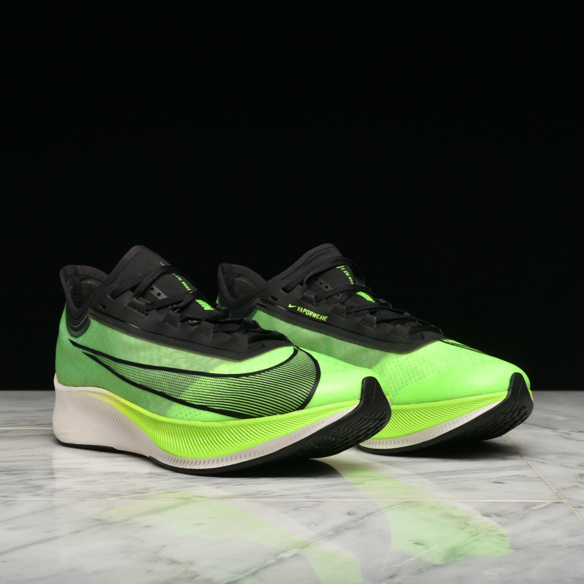 zoom fly 3 electric green