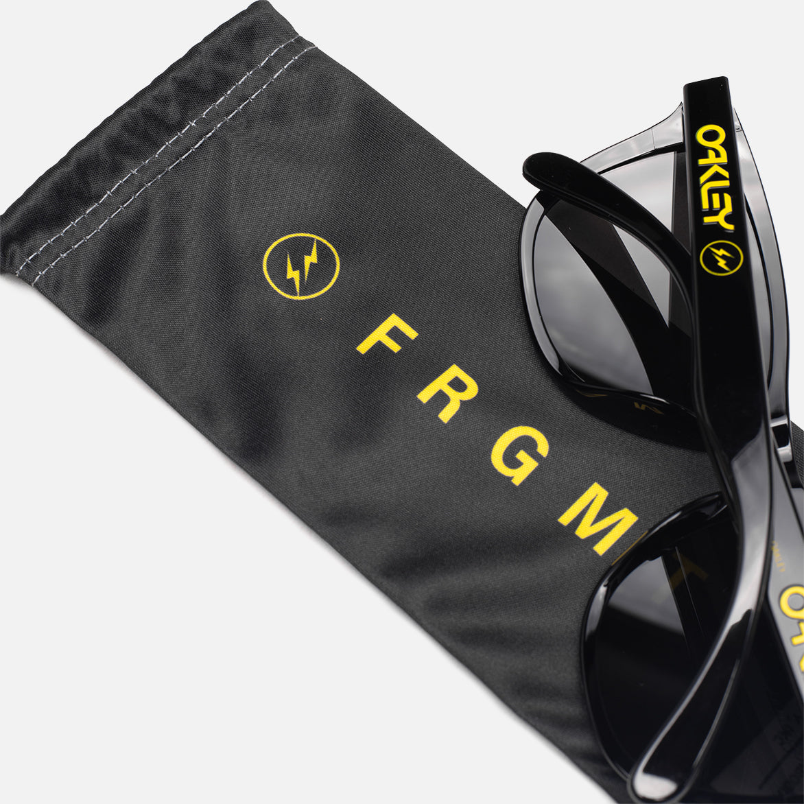 FRAGMENT X OAKLEY POLISHED BLACK FROGSKINS 