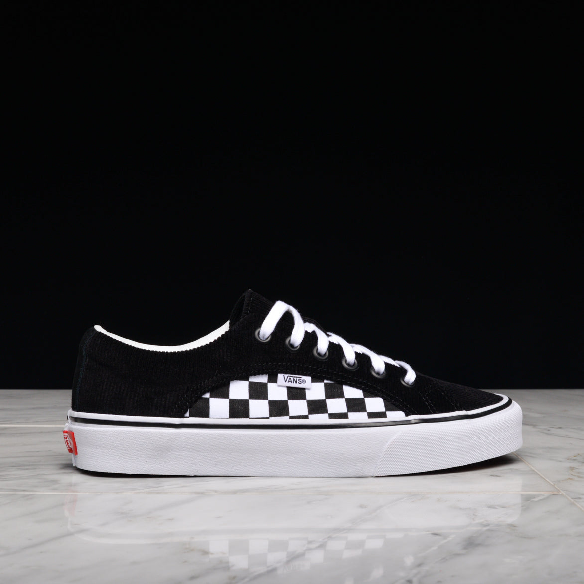 low cut vans black and white