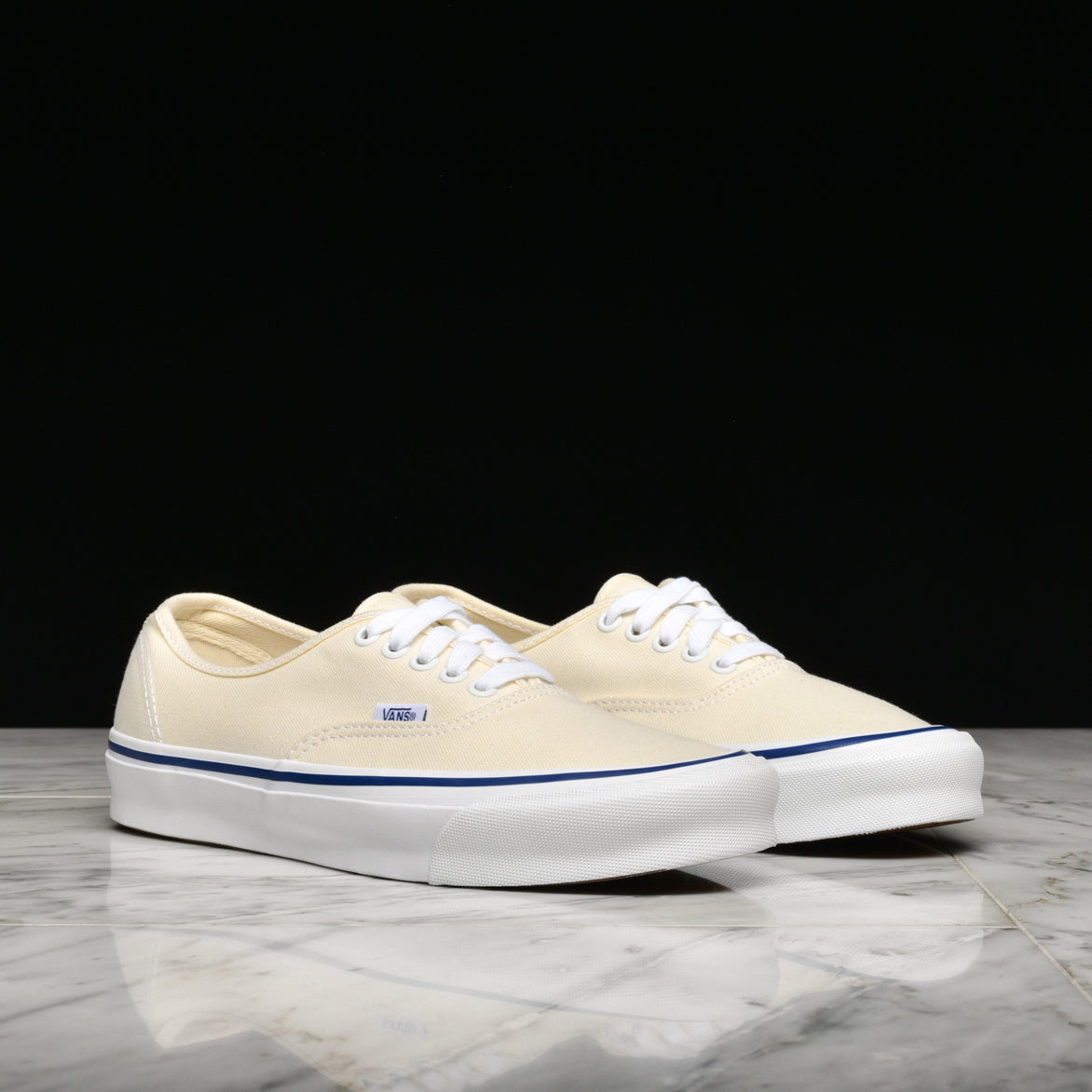 vans authentic classic white