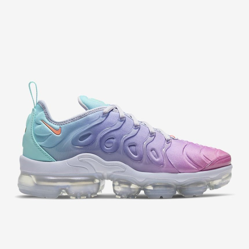 light pink vapormax plus