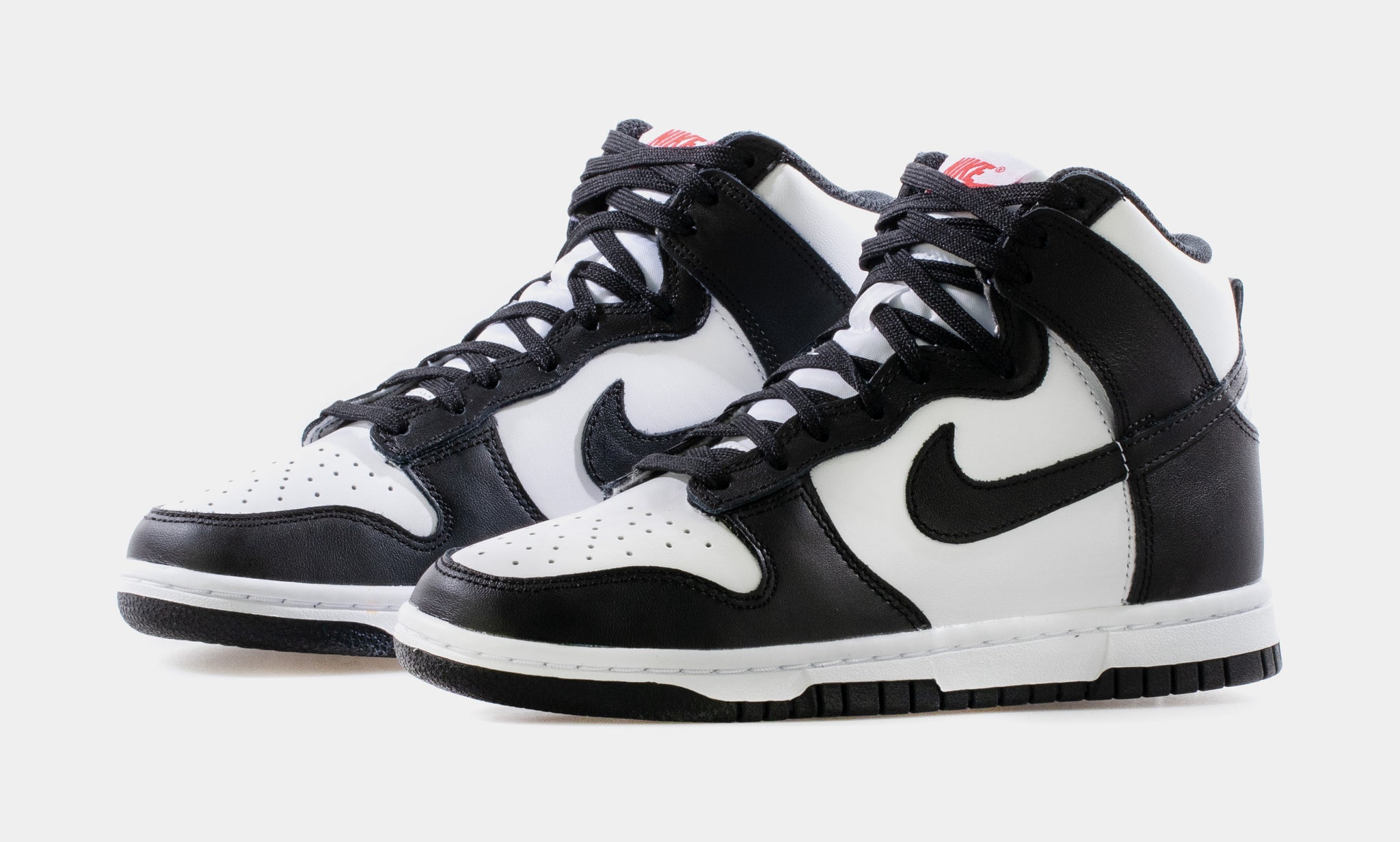 nike dunks women black and white