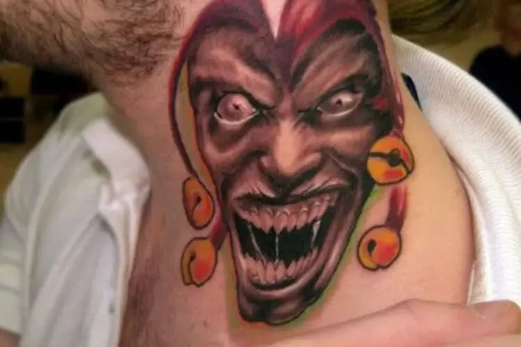 Joker-Neck-Tattoo