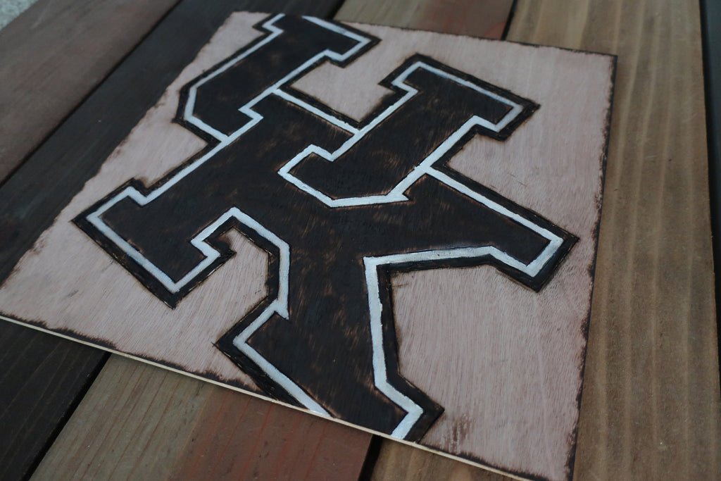 Stencil Stop - Letrero de madera de gatos monteses del Reino Unido para colgar en la pared