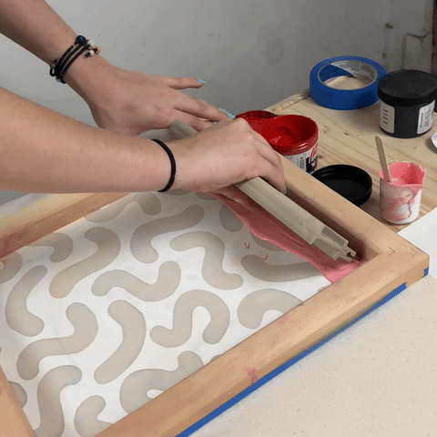 Screen printing with a stencil