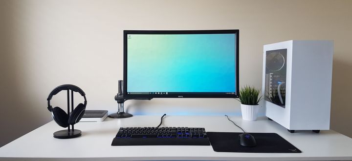 What Is A Good Desk Size?