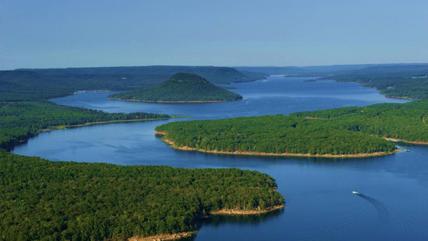 Discover the Wonders of Greers Ferry Lake in Arkansas