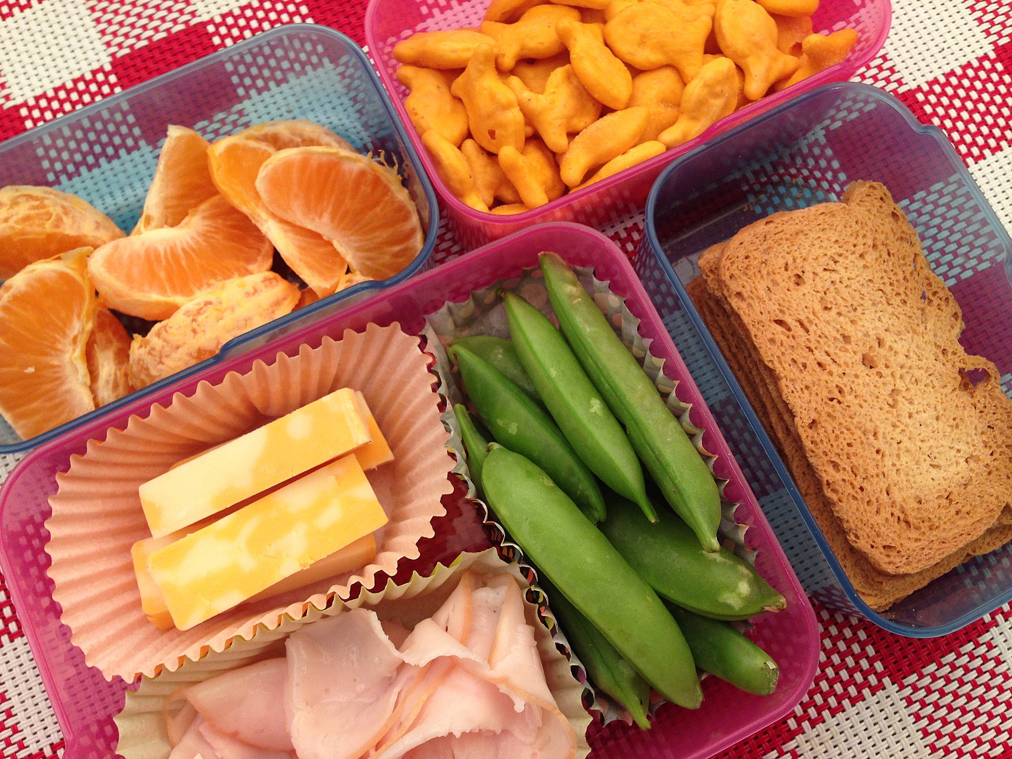 Lunch for my kids 🧀 #lunch #macncheese #chicken #fruit #treat #bento, omie lunchbox