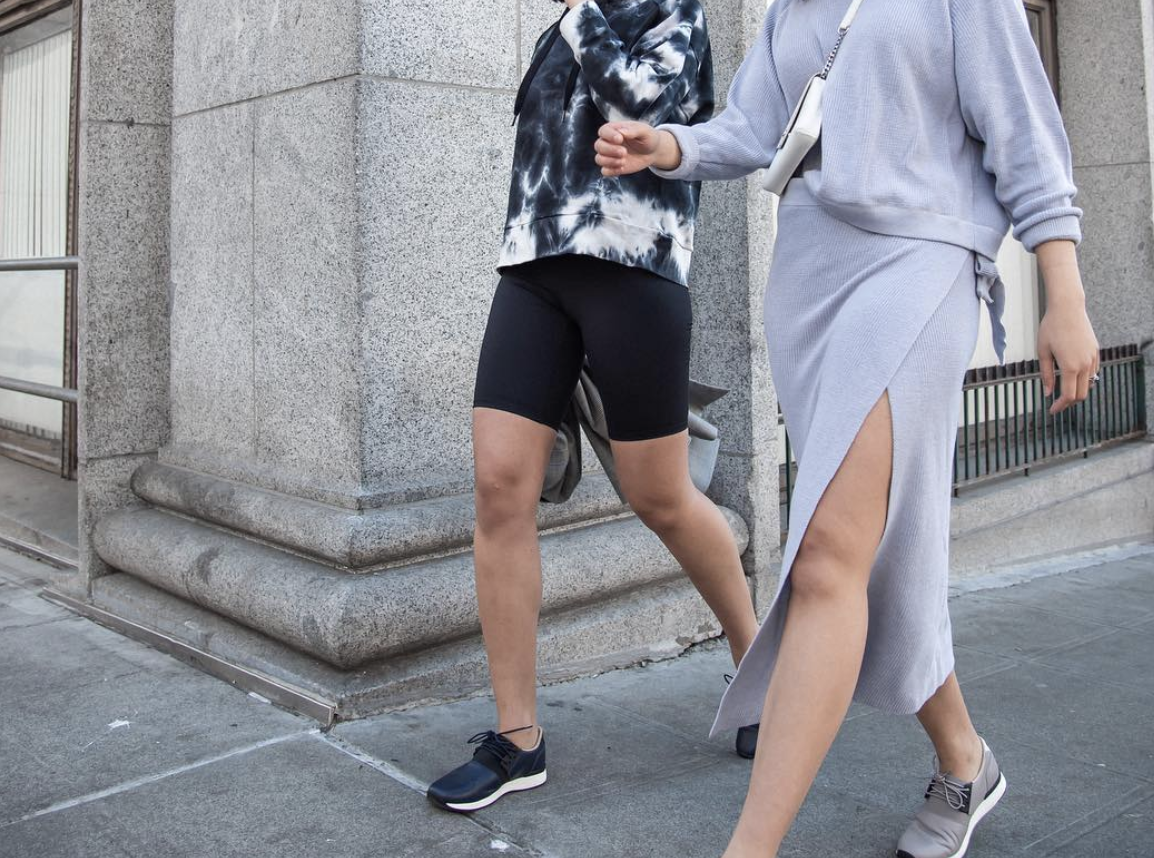 22 Shirts to Wear with Leggings for Any Occasion