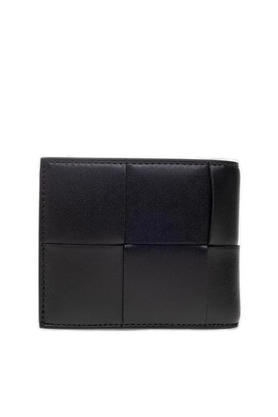Shop Bottega Veneta Hand-woven Raffia Bi-fold Wallet In Clean Ivory For Men In Black