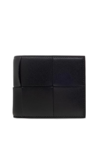 Shop Bottega Veneta Hand-woven Raffia Bi-fold Wallet In Clean Ivory For Men In Black