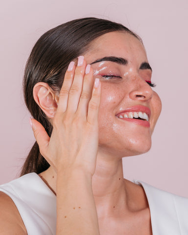 Conoce los beneficios de la doble limpieza facial – KubWipes España