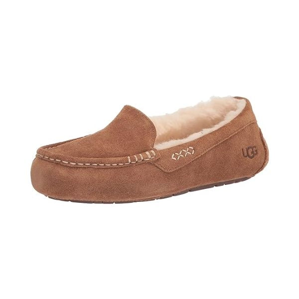Ansley Water Resistant Slipper from Ugg, an ideal outdoor gift for mom ensuring comfort on dewy mornings.