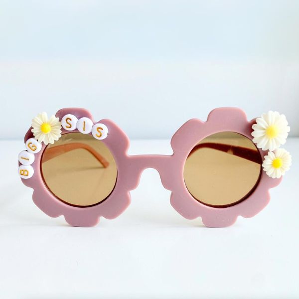Big Sis Daisy Sunglasses is a stylish and fun sunglasses also as a fashionable big sister to be gift.