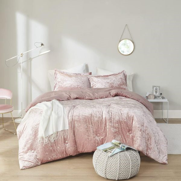 Cozy Bedding Sets, warm and inviting Valentine's gifts for sisters to enhance their bedroom comfort.