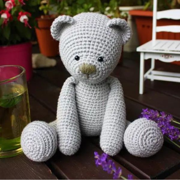 Crochet Teddy Bear, a cuddly and adorable DIY gift for friends of all ages.