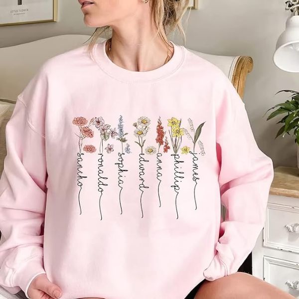A cozy custom birth flower sweatshirt, the perfect personalized gifts for a stay at home mom to feel warm and cherished.