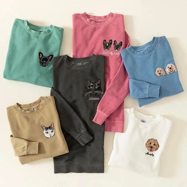 Custom Pet Embroidered Sweatshirt makes for a heartwarming gift for daughters.