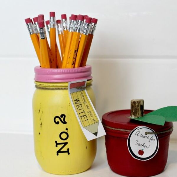 Capture the essence of the classroom with a DIY Apple Jar Tutorial for a charming and thematic teacher gift