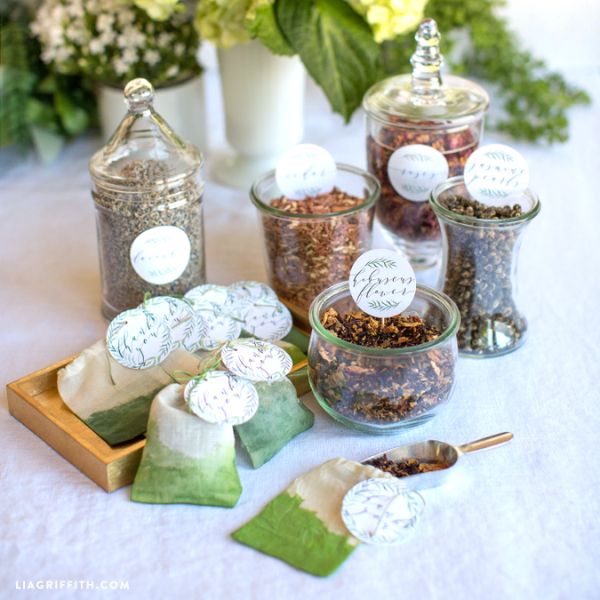 Enjoy the scents of DIY Herbal Sachets, a fragrant touch for drawers.