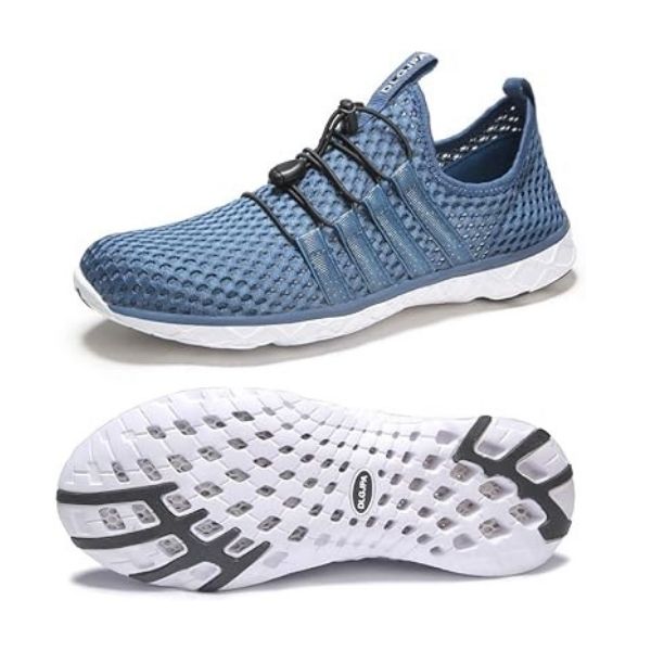 DLGJPA's athletic water shoes protect feet while hiking rivers or waterfalls.