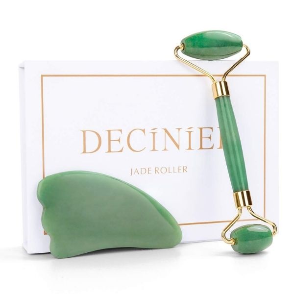 Deciniee Jade Roller is a luxurious gift for daughters.