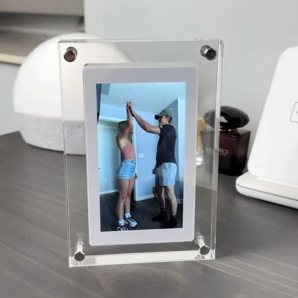 Digital Photo Frames, capturing and cherishing love-filled moments for a memorable Valentine’s Day.