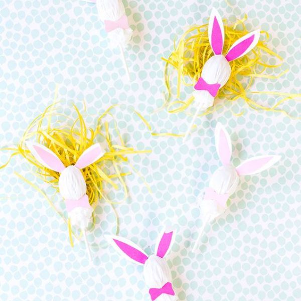 Craft whimsical Easter Bunny Lollipops with our step-by-step DIY guide.