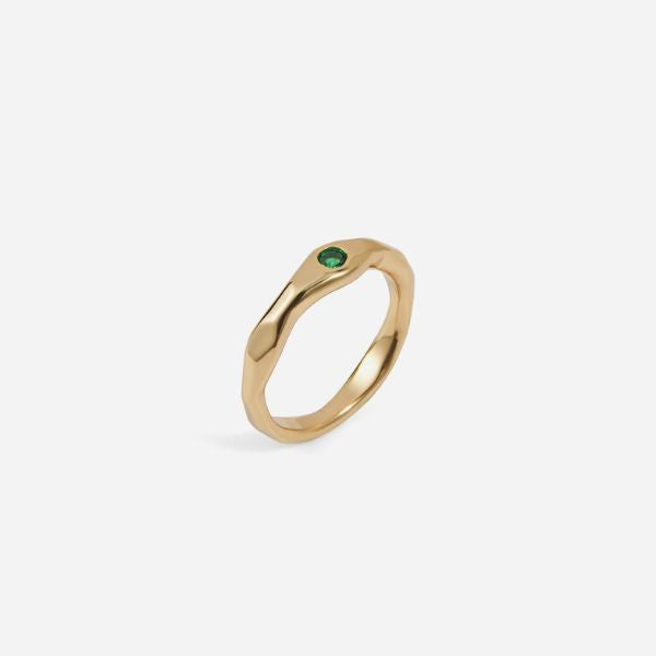 A stylish Emerald Rings push gift for a wife.