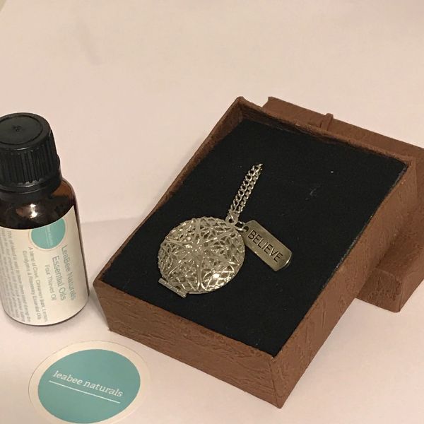 The Essential Oil Necklace Gift Set is a thoughtful choice for your boyfriend's mom, offering aromatherapy on-the-go.