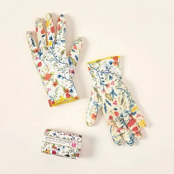 Floral weeder glove gift set for the gardening grandma, blending style and function.