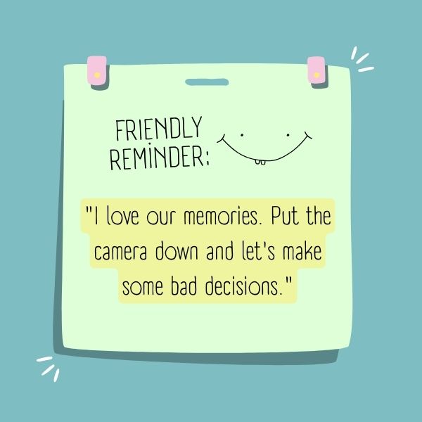 Post-it with a funny best friend quote encouraging playful mischief and cherished memories with friends.