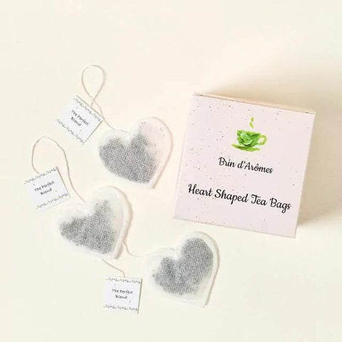 Heart-shaped tea bags, a loving gesture for wedding guests.