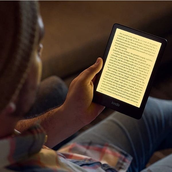 Kindle Paperwhite, the perfect Father's Day gift for the book-loving dad, delivering a library in his hands.