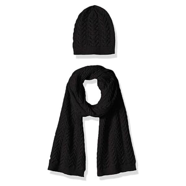 Wrap your teacher in warmth with knitted scarves, the perfect end-of-year gesture.