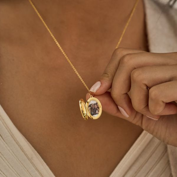 Keep cherished memories near with the Locket Engraved Oval Necklace—a sentimental sister-to-sister gift.