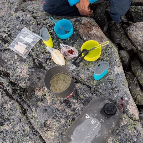 MSR's award-winning backpacking stove fires up fast for minimalist meals in minutes.