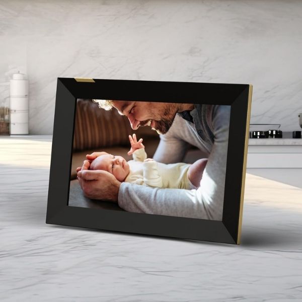 Showcase cherished memories with this sleek Black Gold Nixplay Smart Digital Picture Frame, an ideal Father's Day gift.