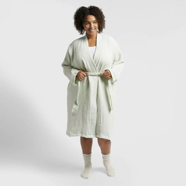 Parachute Home Cloud Cotton Robe is pure comfort in a robe, making it an excellent Mother's Day gift for a mom who deserves relaxation.