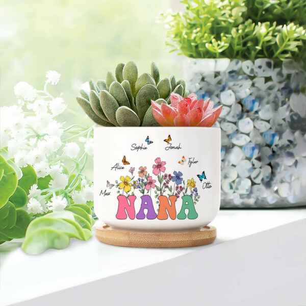 Personalized Grandma Plant Pot for Grandma's Day, featuring kid’s names.