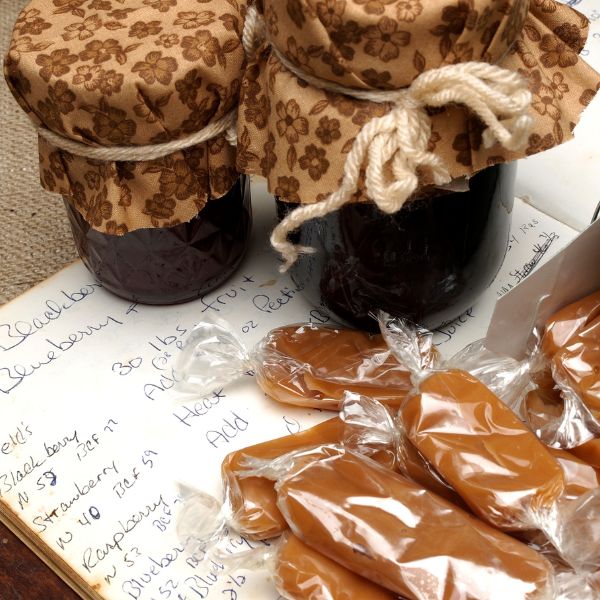 Homemade jam and caramel candies displayed on a handwritten recipe page, suggesting a traditional and artisanal approach to cooking.