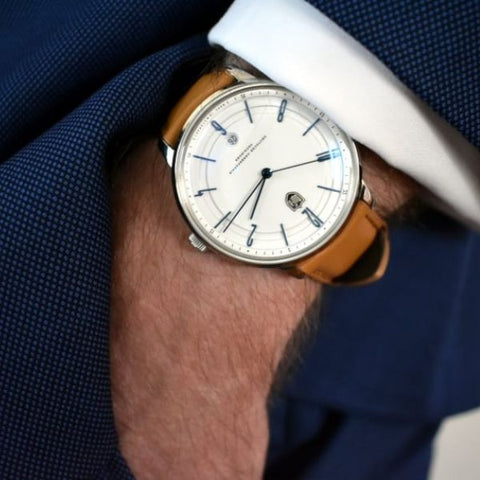 Simple Watch Gang Luxury for Father is an exquisite timepiece, blending style for a memorable Father's Day gift.