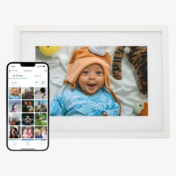 Skylight Digital Picture Frame captures cherished memories as a thoughtful addition to gifts for sister.