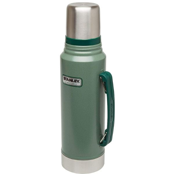 A high-quality thermos, an ideal graduation gift for doctors, keeping beverages at the perfect temperature.