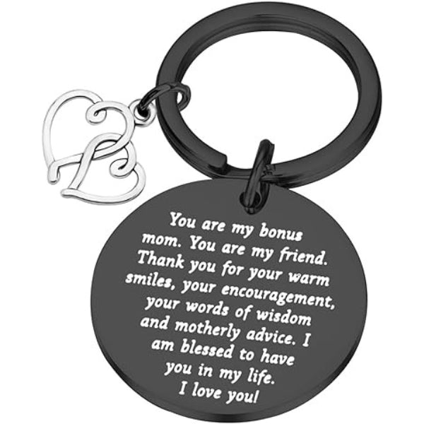 Stepmom keychain with heartfelt inscription, a daily reminder of family affection and unity.