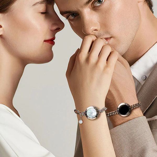 ToTwoo Always Soulmate Smart Bracelets a high-tech Valentine's Day gift to keep couples connected