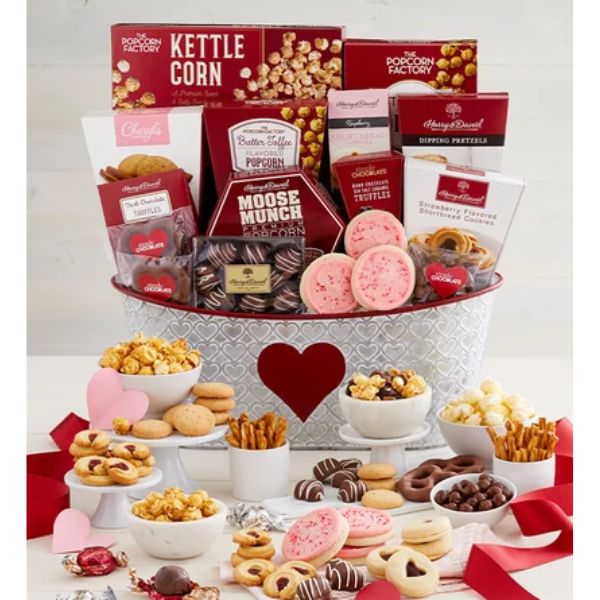 Harry & David Classic Valentine's Day Gift Box is a classic choice for Valentine's.