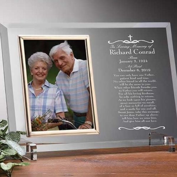 We Shall Meet Again Memorial Glass Frame, a touching tribute for 'in memory of mom' gifts, preserving timeless moments.